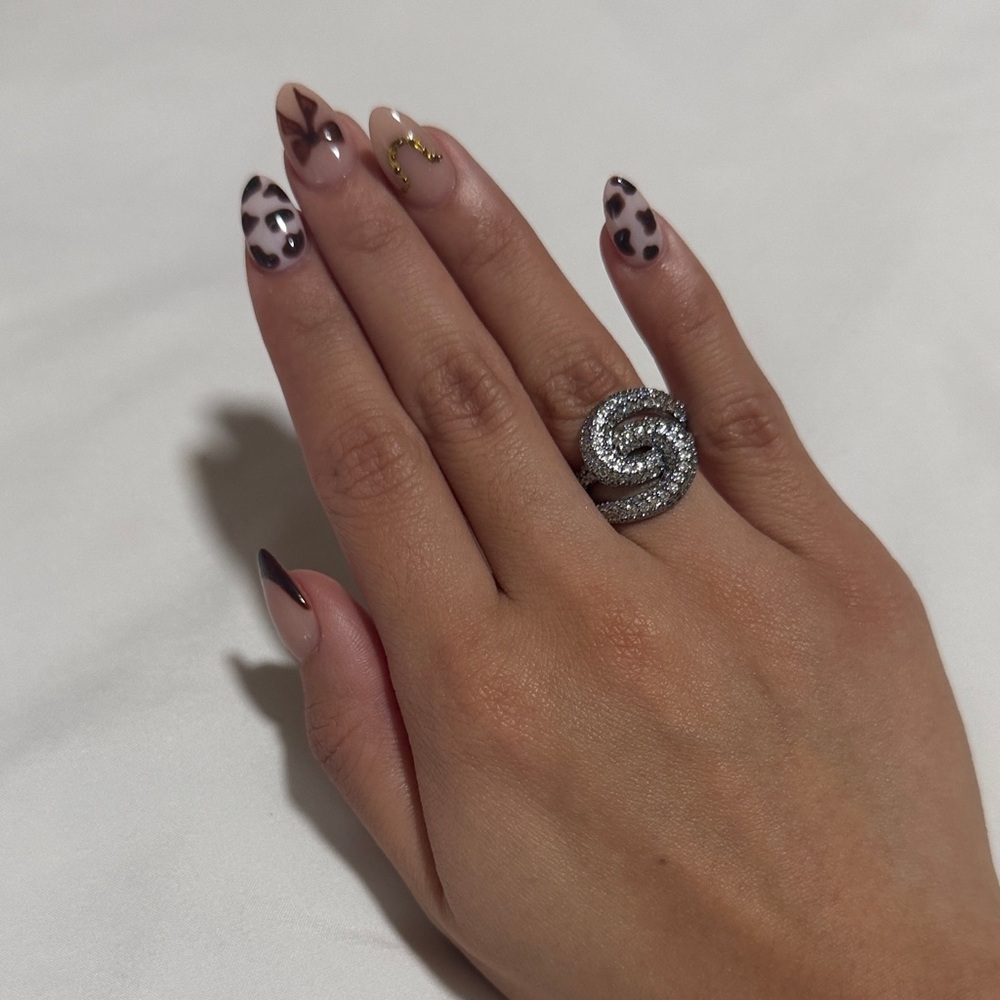 Dazzling Silver Swirl Ring